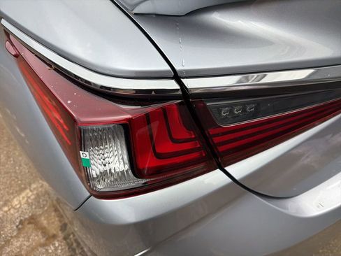 New 2025 Lexus ES 350 w/ Premium Package image 19