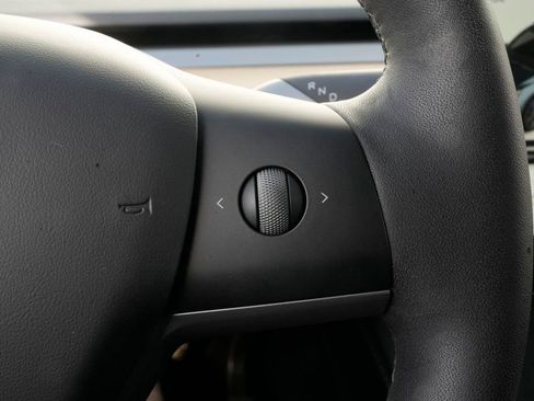 Used 2025 Tesla Model Y Long Range image 36