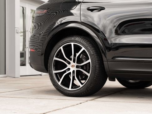 Used 2022 Porsche Cayenne Platinum Edition AWD/4WD image 32