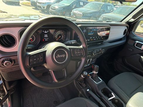 Used 2025 Jeep Wrangler Sport image 22