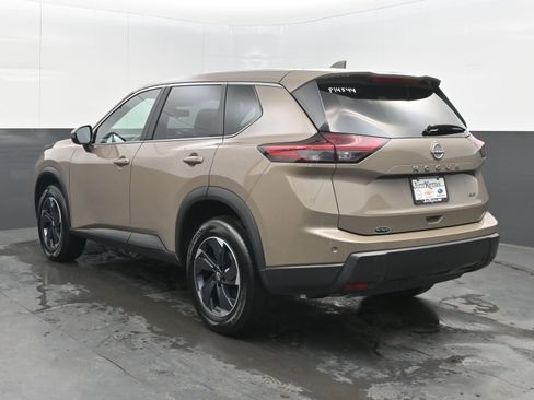Used 2025 Nissan Rogue SV image 8