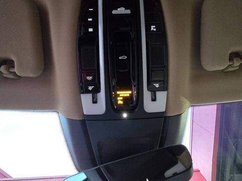 Used 2020 Porsche Panamera image 27