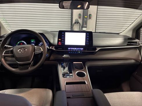 Used 2021 Toyota Sienna LE FWD image 12