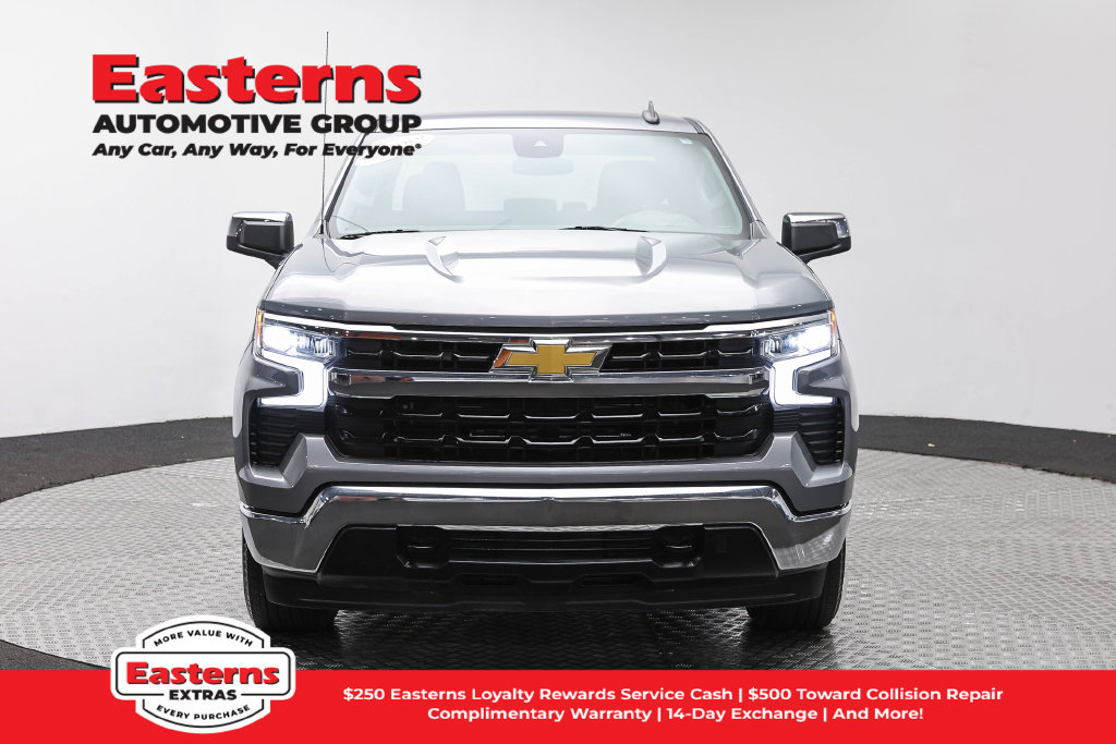 Used 2023 Chevrolet Silverado 1500 LT AWD/4WD image 3