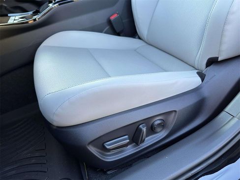 New 2026 Toyota Prius XLE image 18