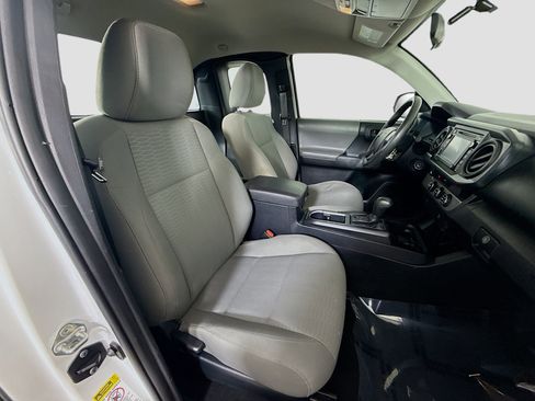 Used 2017 Toyota Tacoma SR image 24