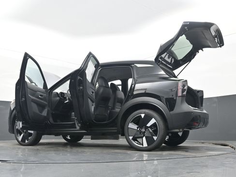 New 2025 Nissan Kicks SR image 38