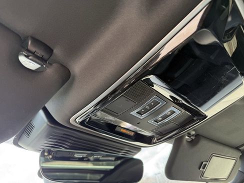 Used 2023 Land Rover Range Rover Velar R-Dynamic S image 33