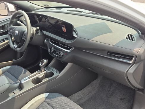 Certified 2025 Buick Envista Preferred FWD image 27