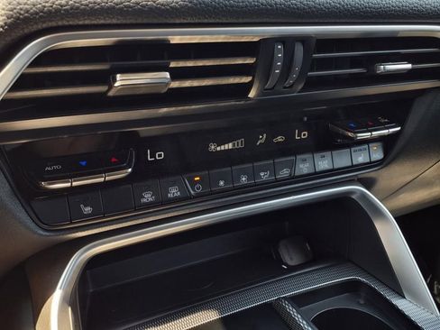 Certified 2025 MAZDA CX-70 Plug-In Hybrid w/ Premium Pkg image 11