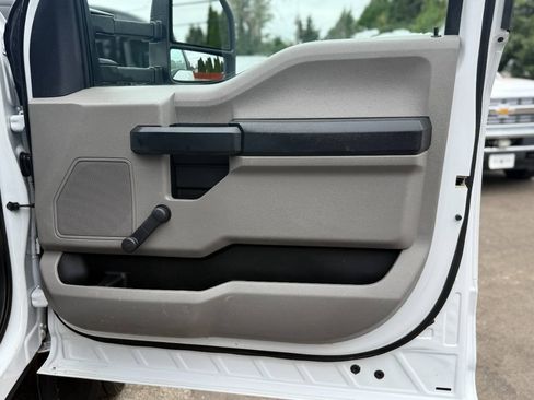 Used 2018 Ford F550 4x4 Regular Cab Super Duty image 33