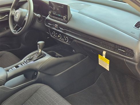 Used 2025 Honda HR-V LX image 24