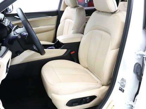 Used 2022 Jeep Grand Cherokee L Limited w/ Luxury Tech Group II image 11