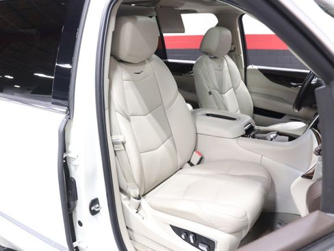 Used 2015 Cadillac Escalade Luxury AWD/4WD image 47