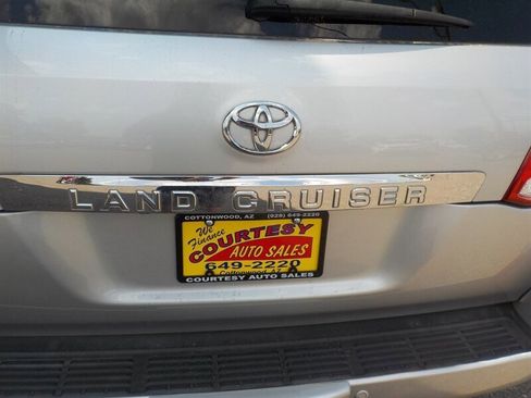 Used 2010 Toyota Land Cruiser image 42