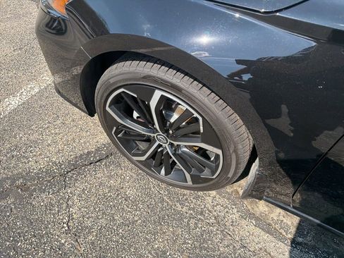 Used 2023 Nissan Altima 2.5 SR w/ SR Premium Package image 3