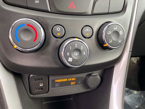 Used 2019 Chevrolet Trax LT w/ LT Convenience Package image 12