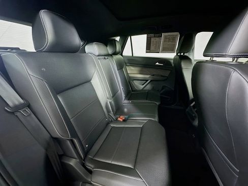 Used 2022 Volkswagen Atlas Cross Sport SEL R-Line image 11