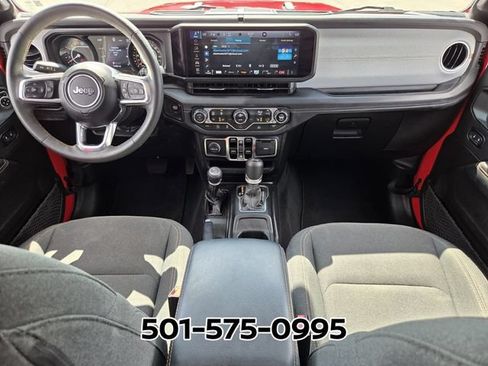 Used 2025 Jeep Wrangler Unlimited Sahara AWD/4WD image 16
