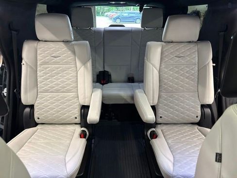 Certified 2025 Cadillac Escalade V w/ LPO, ONYX Package AWD/4WD image 30