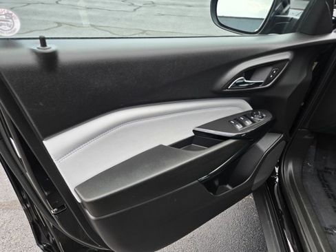 Used 2025 Chevrolet Trax LT w/ LT Convenience Package FWD image 31