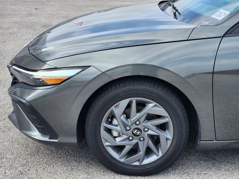 Used 2024 Hyundai Elantra SEL FWD image 5