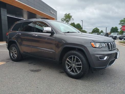 Used 2017 Jeep Grand Cherokee Limited AWD/4WD image 2