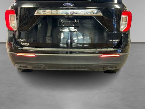 Used 2023 Ford Explorer XLT image 16