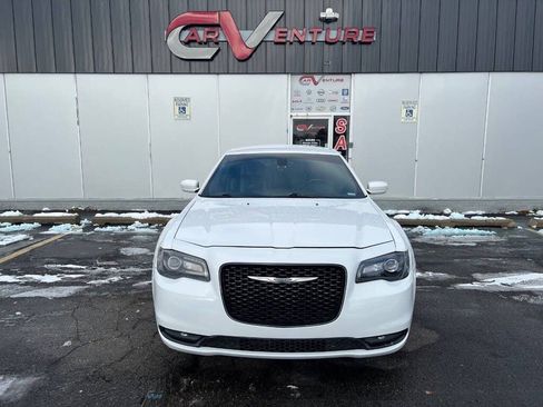 Used 2015 Chrysler 300 S image 9