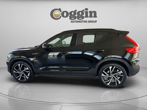 Used 2019 Volvo XC40 T5 R-Design image 2