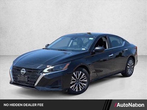 Used 2025 Nissan Altima 2.5 SV FWD image 1