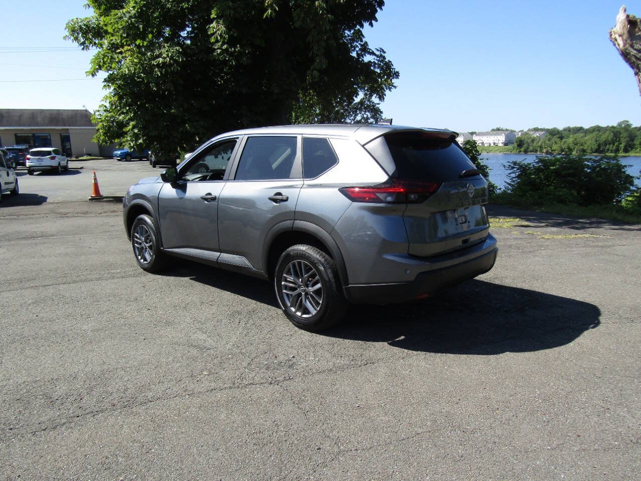 Used 2024 Nissan Rogue S AWD/4WD image 6