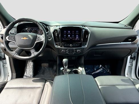 Used 2023 Chevrolet Traverse Premier AWD/4WD image 3