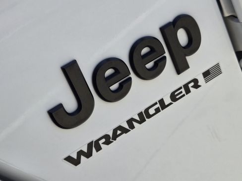 Used 2025 Jeep Wrangler Unlimited Sport AWD/4WD image 32