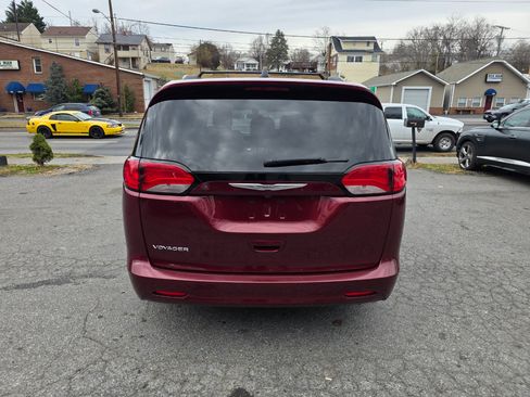Used 2021 Chrysler Voyager Lxi image 6