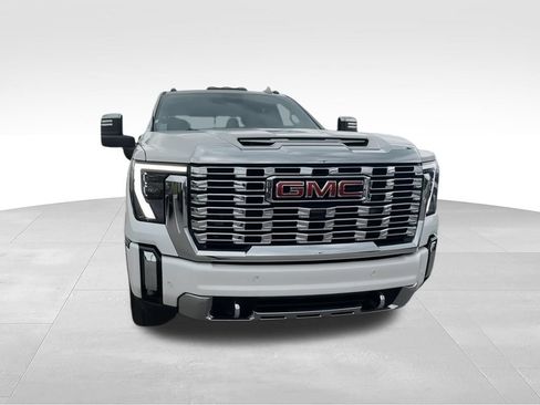 Used 2024 GMC Sierra 2500 Denali w/ Technology Package AWD/4WD image 3