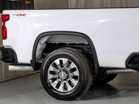 Used 2022 Chevrolet Silverado 2500 Custom w/ Custom Value Package AWD/4WD image 6