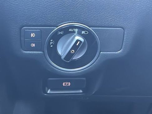 Used 2017 INFINITI QX30 Premium w/ Navigation Package image 33