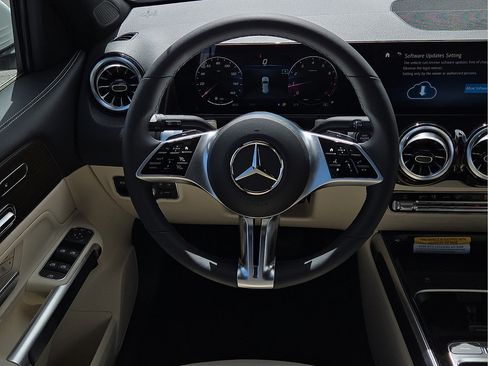 New 2026 Mercedes-Benz GLB 250 image 13