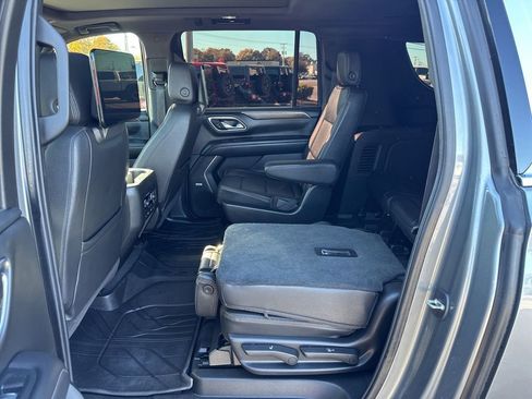 Used 2021 Chevrolet Suburban High Country w/ Premium Package RWD image 29