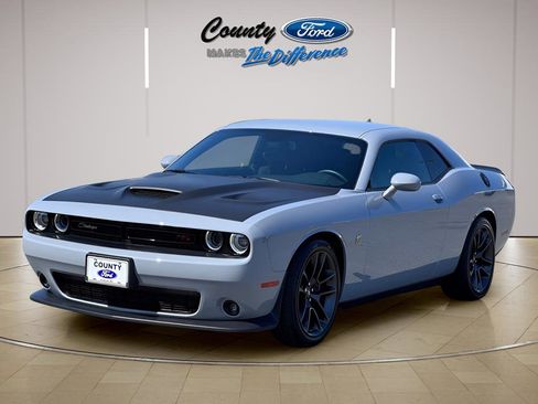 Used 2021 Dodge Challenger R/T Scat Pack RWD image 2