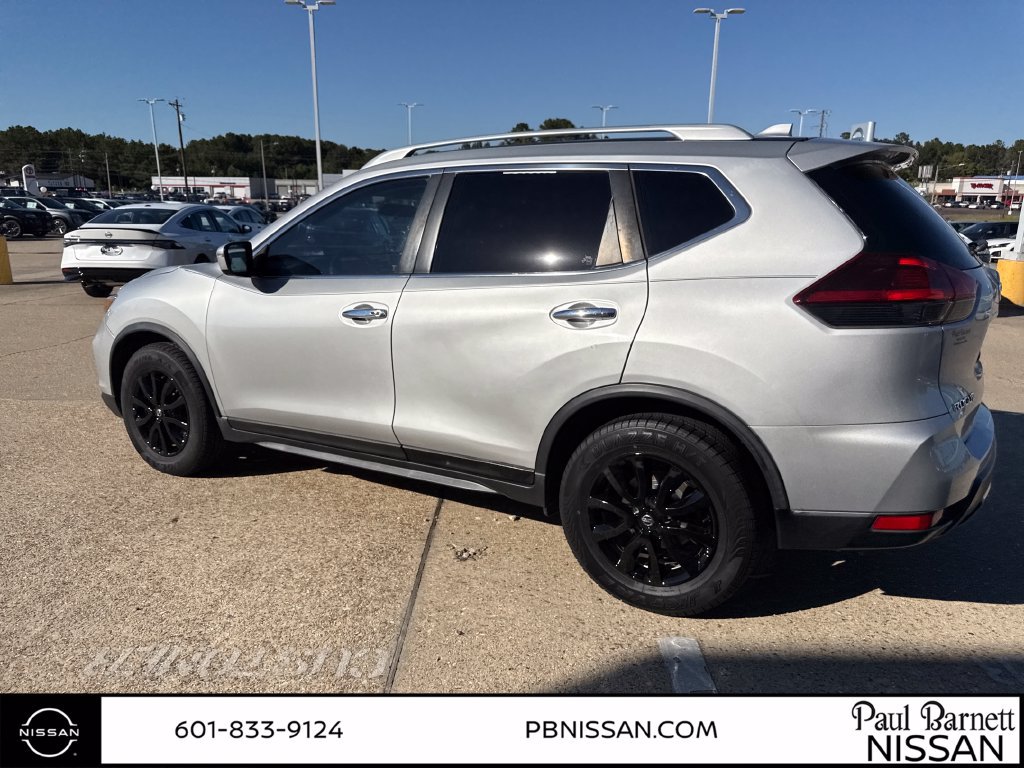 Used 2018 Nissan Rogue SV FWD image 5