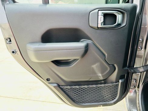 New 2025 Jeep Gladiator Sport image 25