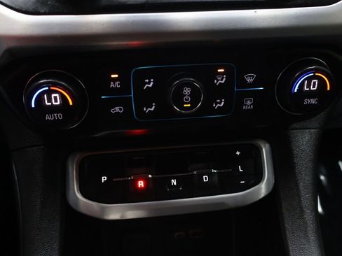 Used 2020 GMC Acadia SLE w/ Driver Convenience Package FWD image 24