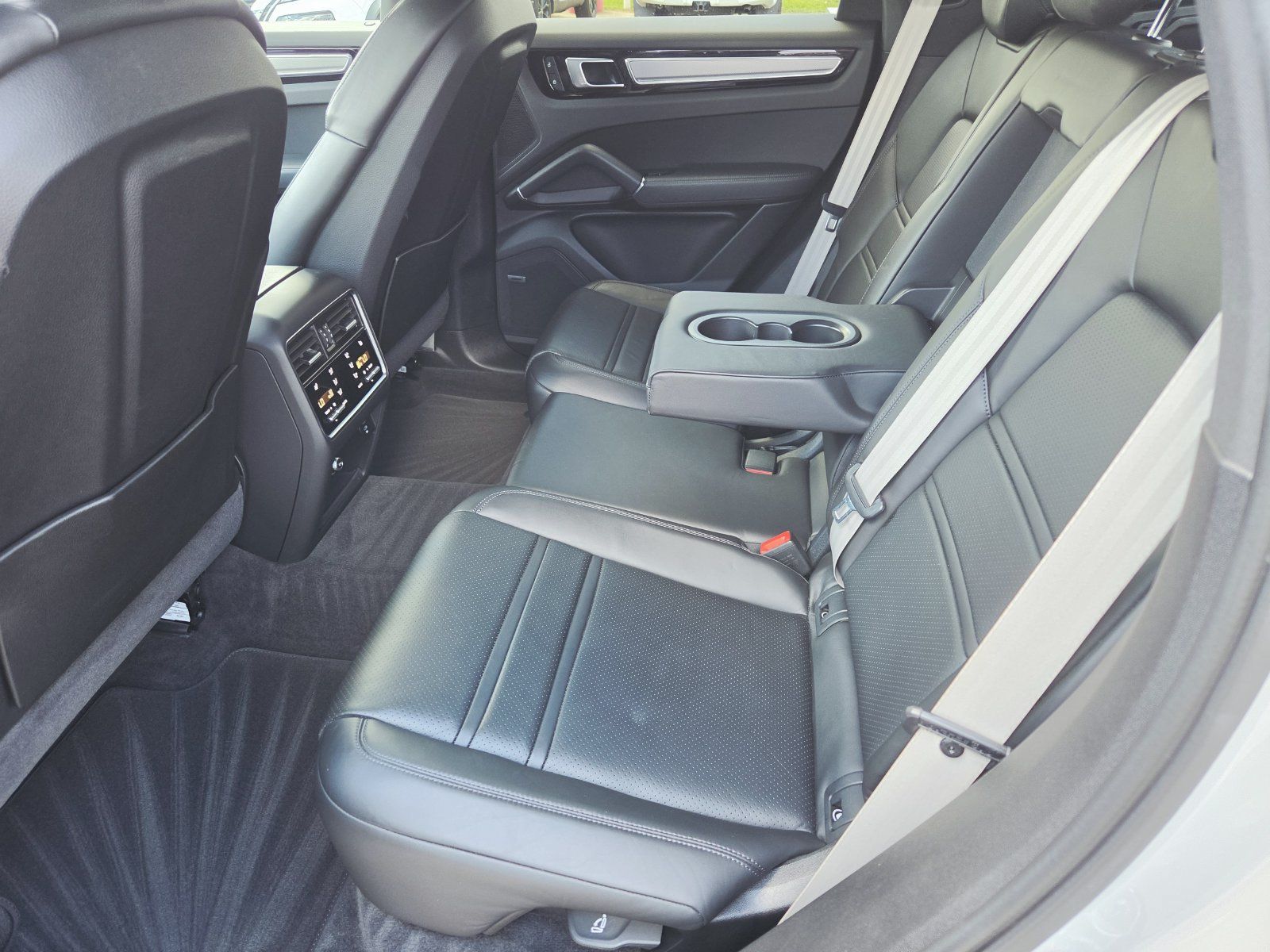 Used 2022 Porsche Cayenne S AWD/4WD image 17