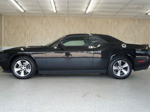 Used 2019 Dodge Challenger SXT RWD image 5