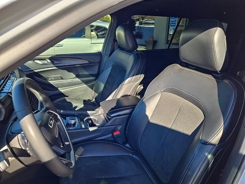 Used 2025 Jeep Grand Cherokee L Altitude image 14