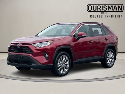Used 2020 Toyota RAV4 XLE Premium image 2