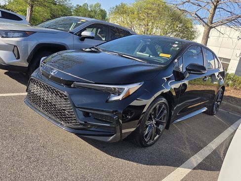 Used 2025 Toyota Corolla SE image 3