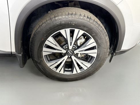 Used 2023 Nissan Rogue SV FWD image 32